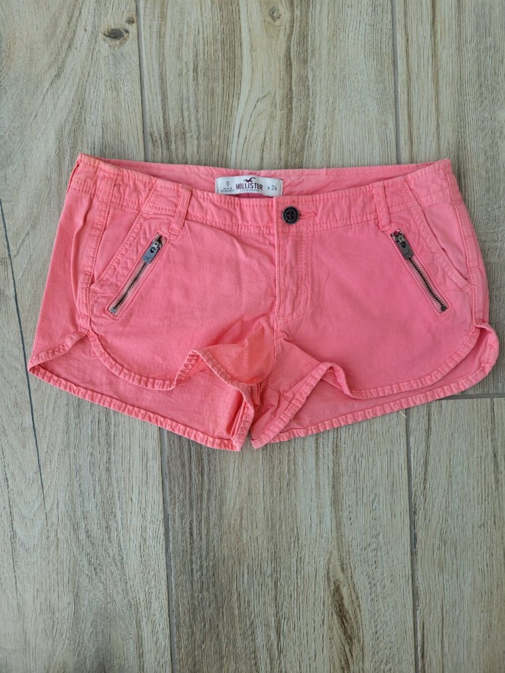 Hollister Coral Pink Low-Rise Utility Mini Shorts - Size 0 / W24